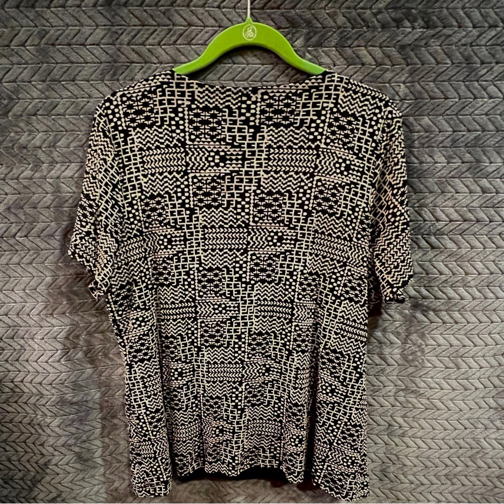 Black/ White Patterned With Black Lining Blouse S… - image 2